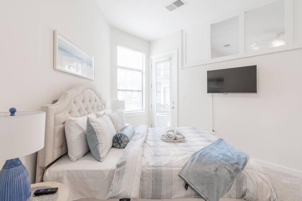 Charming Cozy Apartment With Wi-Fi & Free Parking Charlotte Luaran gambar