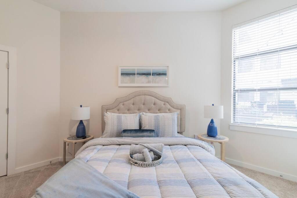 Charming Cozy Apartment With Wi-Fi & Free Parking Charlotte Luaran gambar