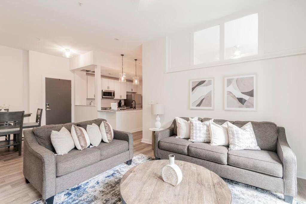 Charming Cozy Apartment With Wi-Fi & Free Parking Charlotte Luaran gambar