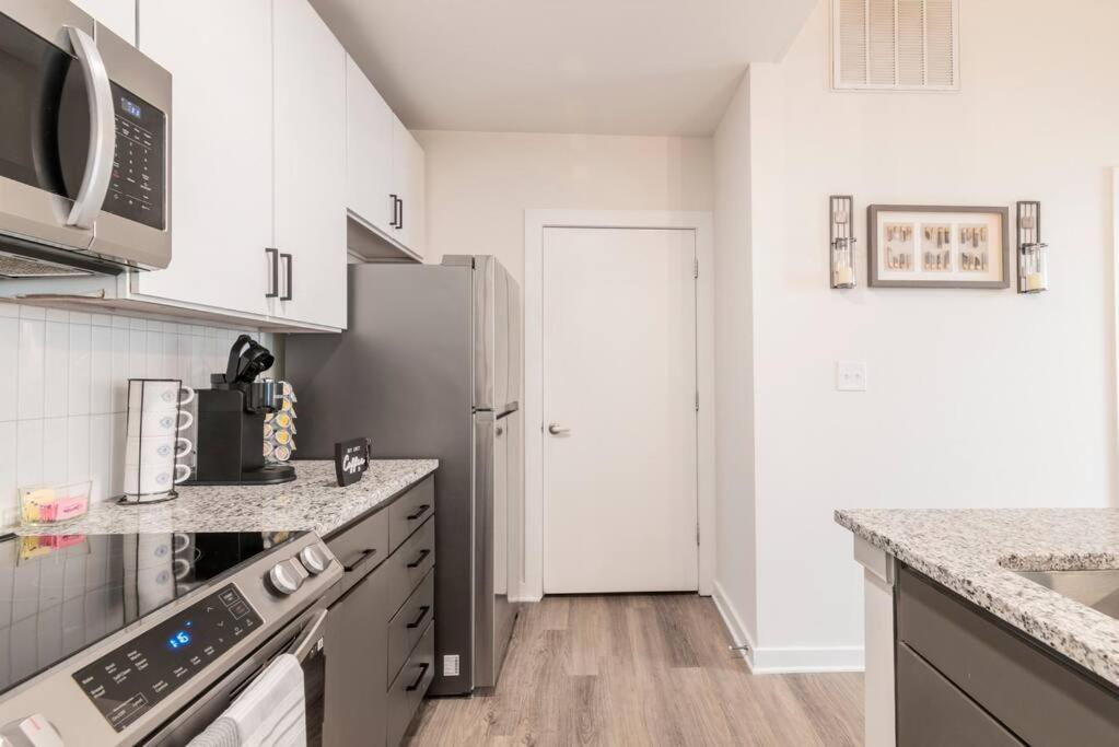 Charming Cozy Apartment With Wi-Fi & Free Parking Charlotte Luaran gambar