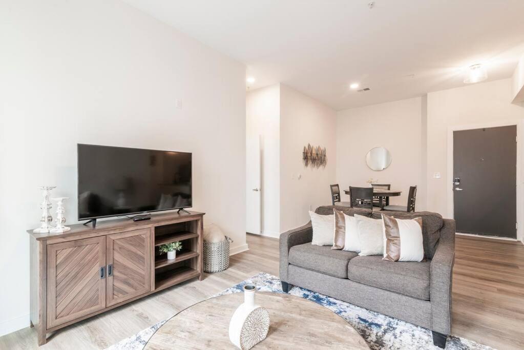 Charming Cozy Apartment With Wi-Fi & Free Parking Charlotte Luaran gambar