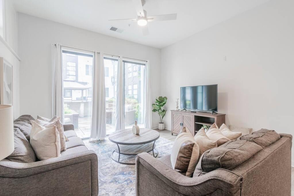Charming Cozy Apartment With Wi-Fi & Free Parking Charlotte Luaran gambar