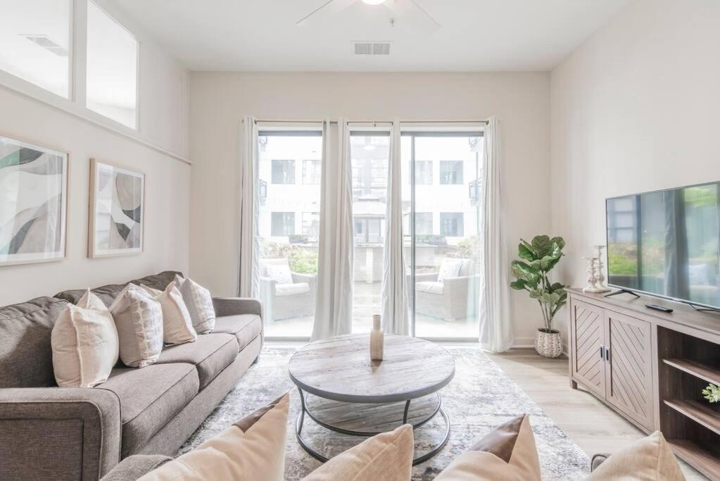 Charming Cozy Apartment With Wi-Fi & Free Parking Charlotte Luaran gambar