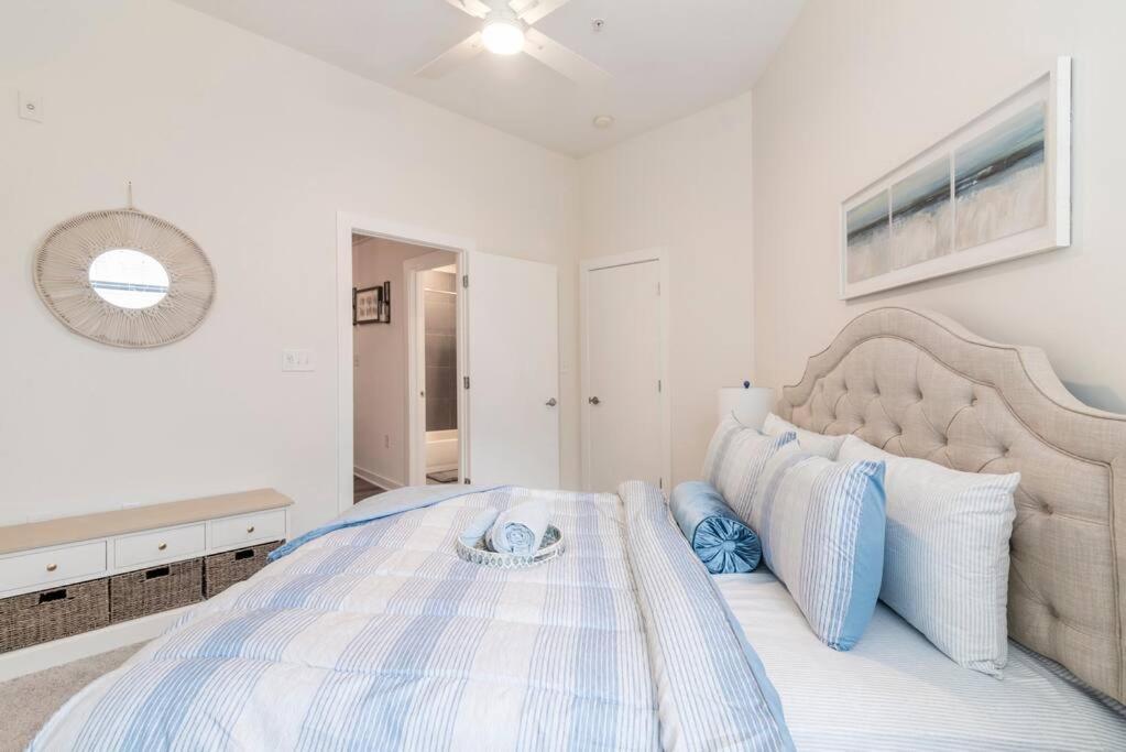 Charming Cozy Apartment With Wi-Fi & Free Parking Charlotte Luaran gambar