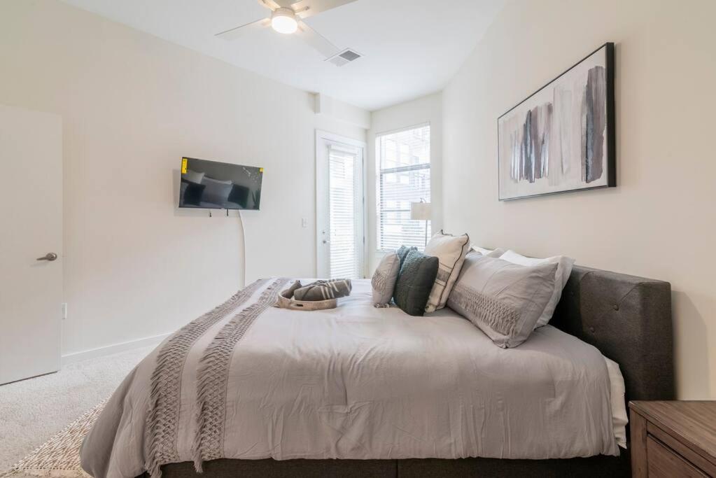 Charming Cozy Apartment With Wi-Fi & Free Parking Charlotte Luaran gambar