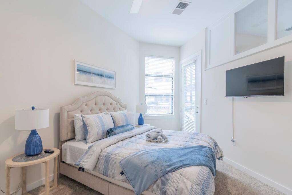 Charming Cozy Apartment With Wi-Fi & Free Parking Charlotte Luaran gambar